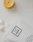 Dish capsules with a lemon on a marble surface, featuring the 'Sö Clean' brand.