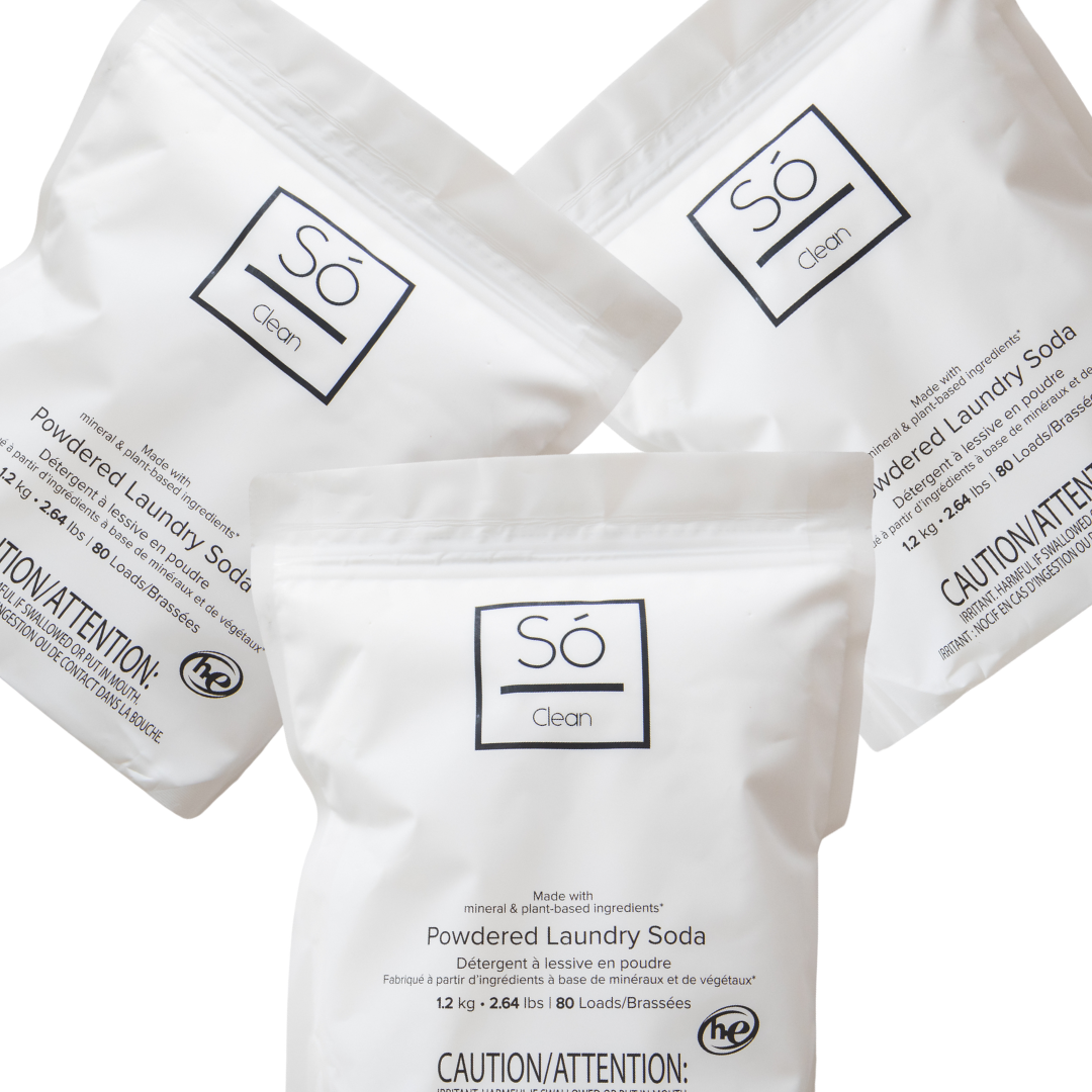 Three white stand-up pouches of Só Clean Powdered Laundry Soda arranged on a white background, with the front pouch fully visible and the two rear pouches partially cropped.