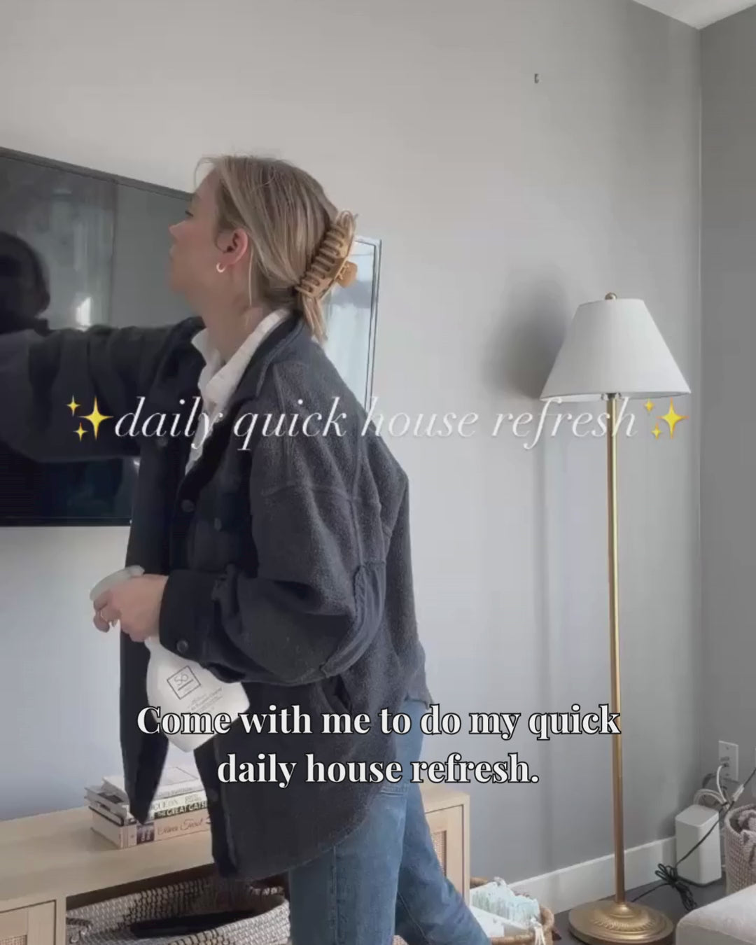 A video with a voiceover of a woman doing a daily refresh of her home using Só Luxury products in the kitchen and living room
